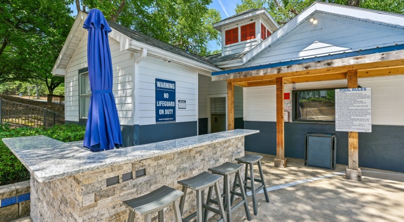 outside bar sitting